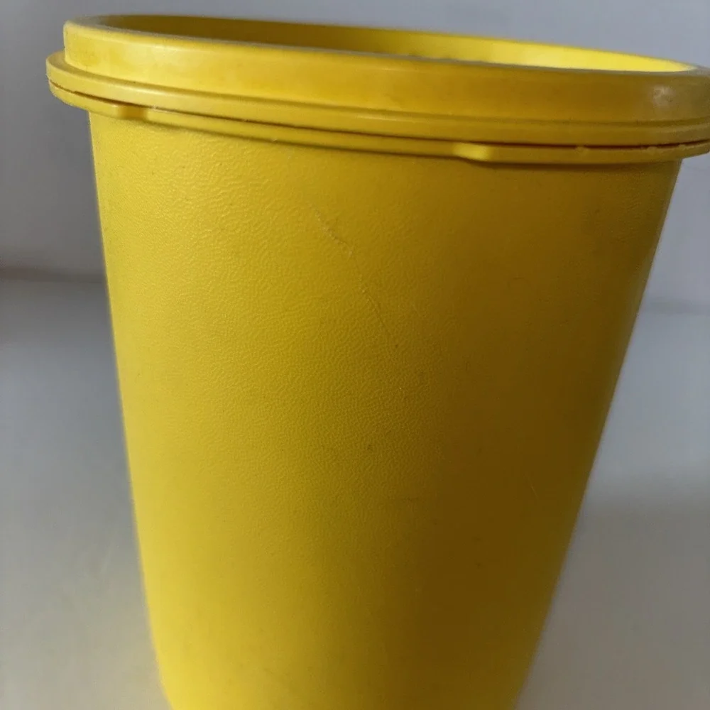 Tupperware vintage yellow